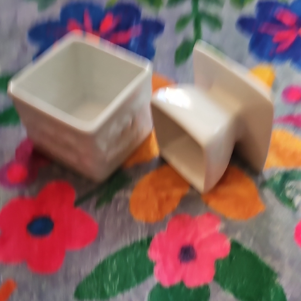 White Ceramic Square Vase - Picture 3 of 3